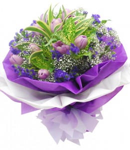 Kirim Bunga Handboquet Tulip di Karawang, Jawa Barat