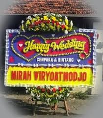 Jual Karangan Bunga Papan Happy Wedding di Karawang