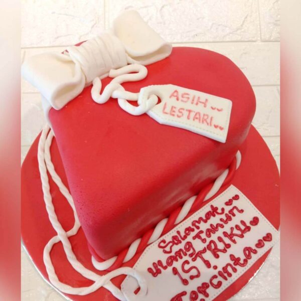 Heart Gift Cake Bogor