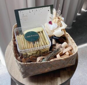 Hampers Cookies Box Rotan - 2