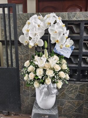 Glistening Pearl Vase