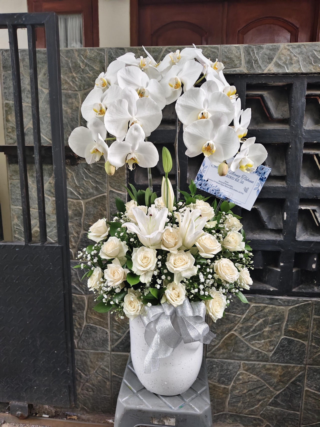 Glistening Pearl Vase