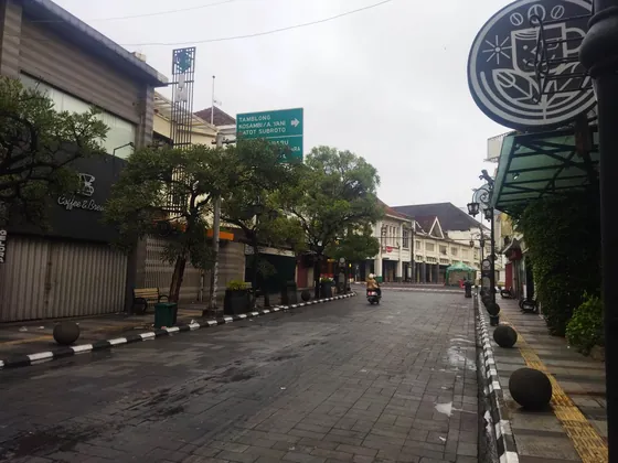 Deretan bangunan lama di Jalan Braga, Bandung
